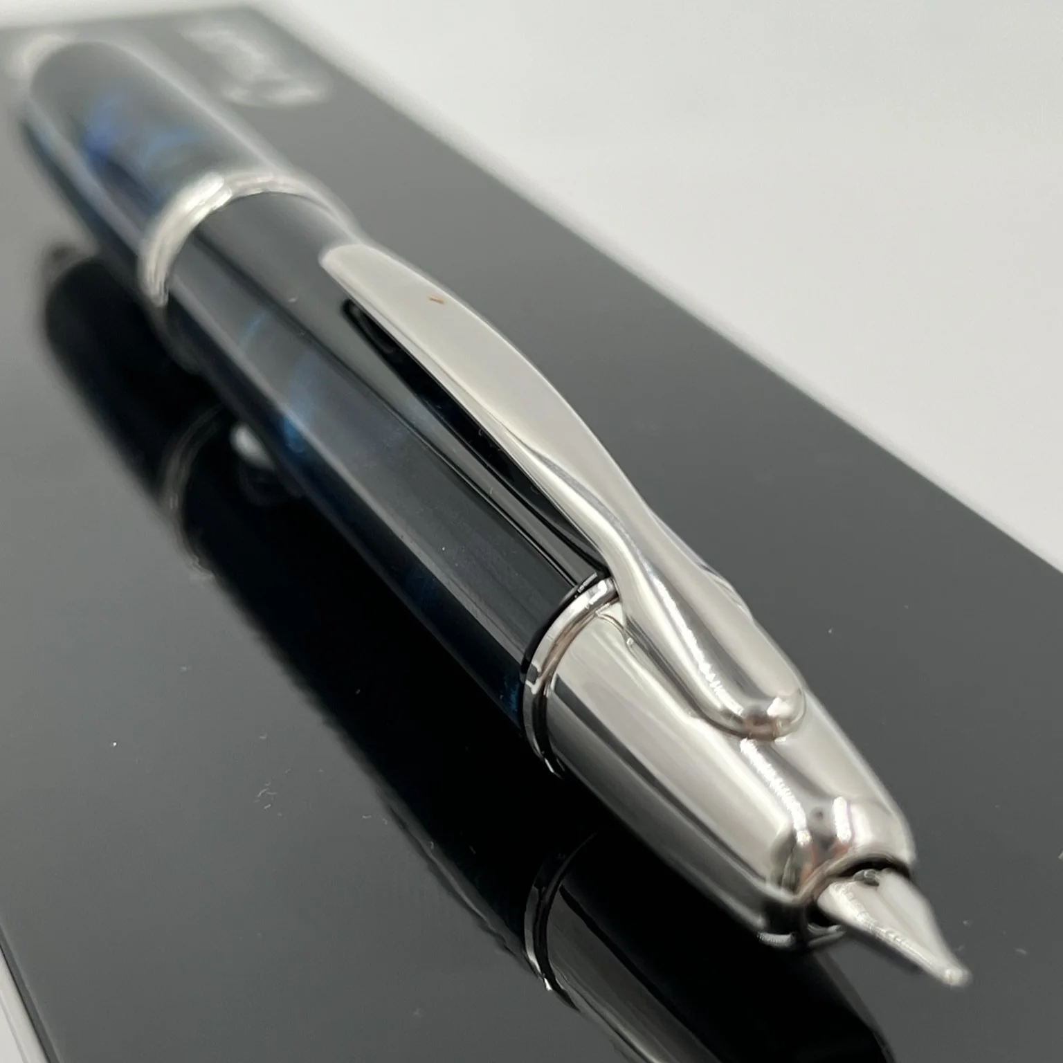 Pilot Capless SE Fountain Pen Blue - Image 4